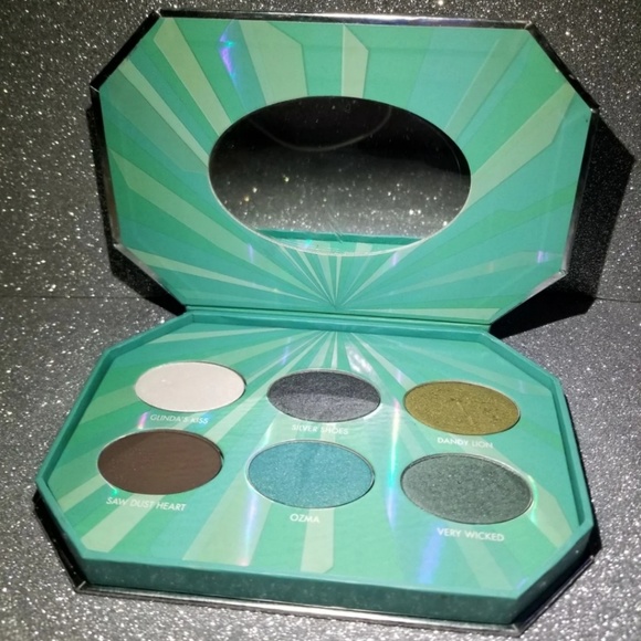 Tarina Tarantino Emerald Pretty Eyeshadow Palette - Picture 5 of 8